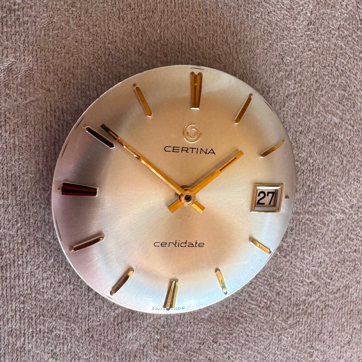 Cadran Certina Certidate Vintage 29,5 mm avec aiguilles et guichet de date – Argent Or
