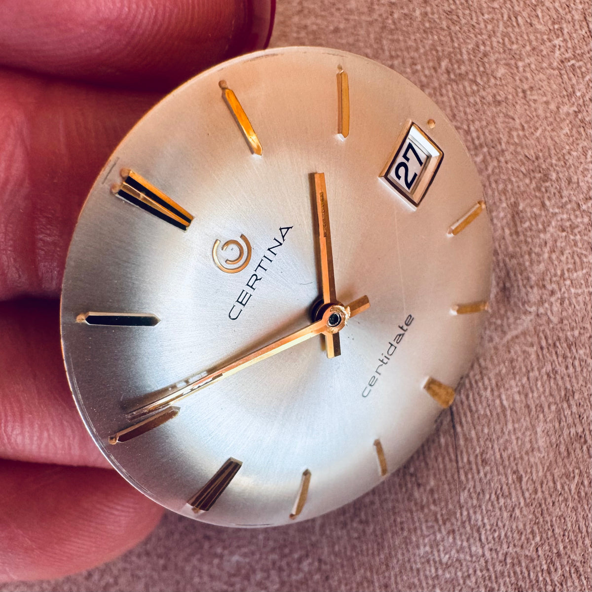 Cadran Certina Certidate Vintage 29,5 mm avec aiguilles et guichet de date – Argent Or